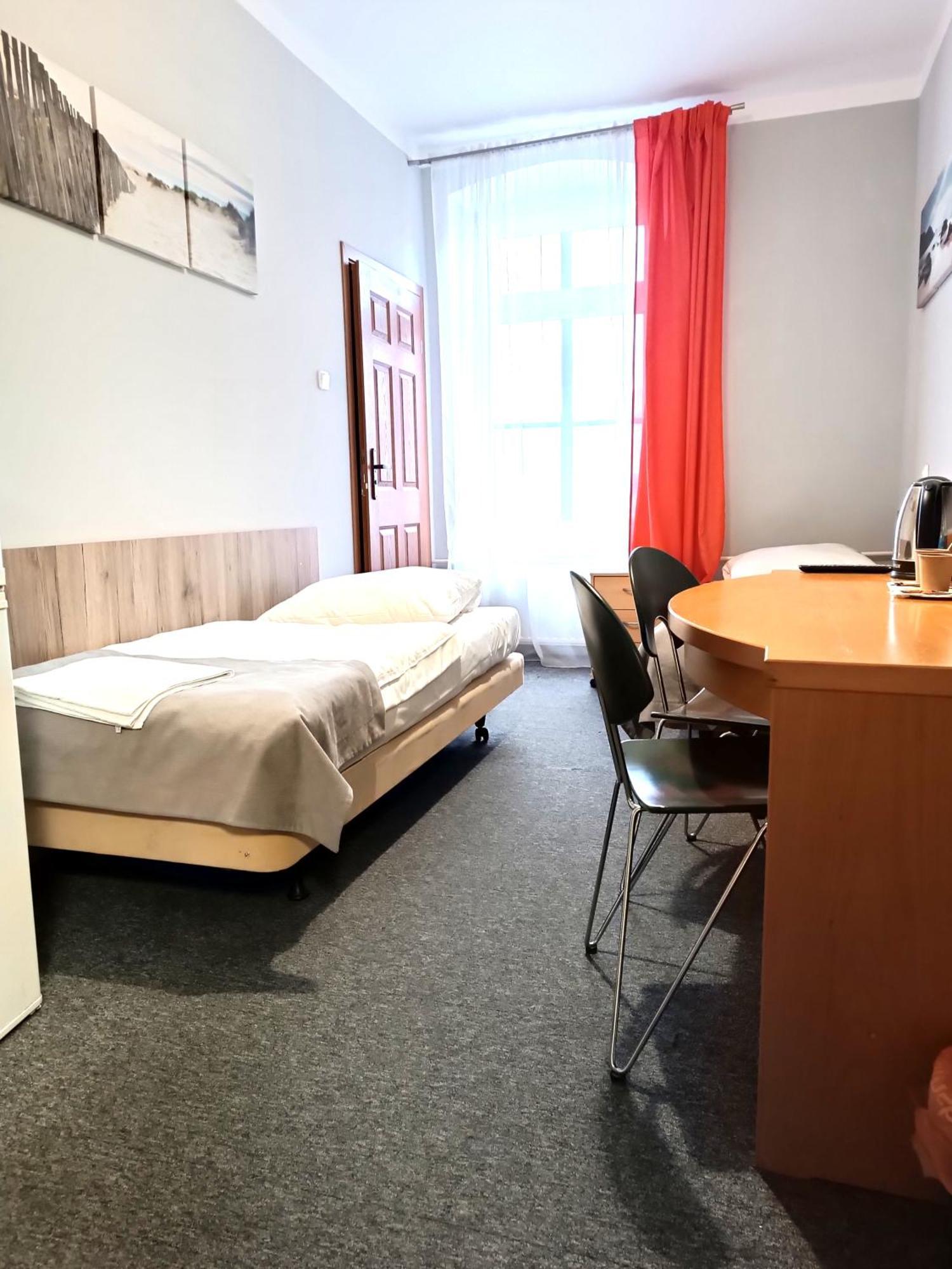 Hostel Krosnienska 12 Zielona Góra Eksteriør bilde
