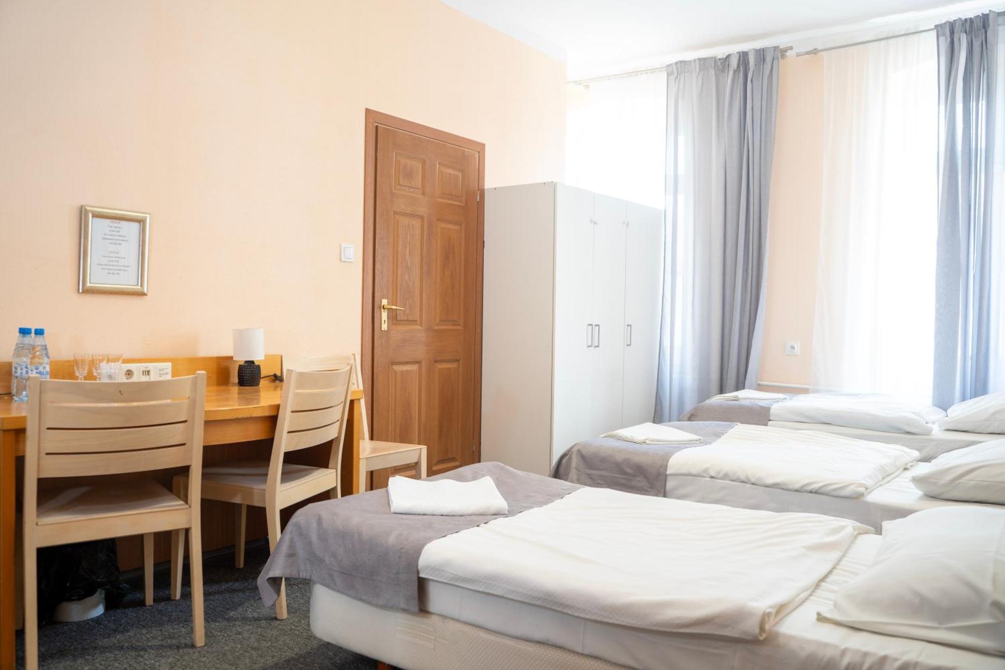 Hostel Krosnienska 12 Zielona Góra Eksteriør bilde