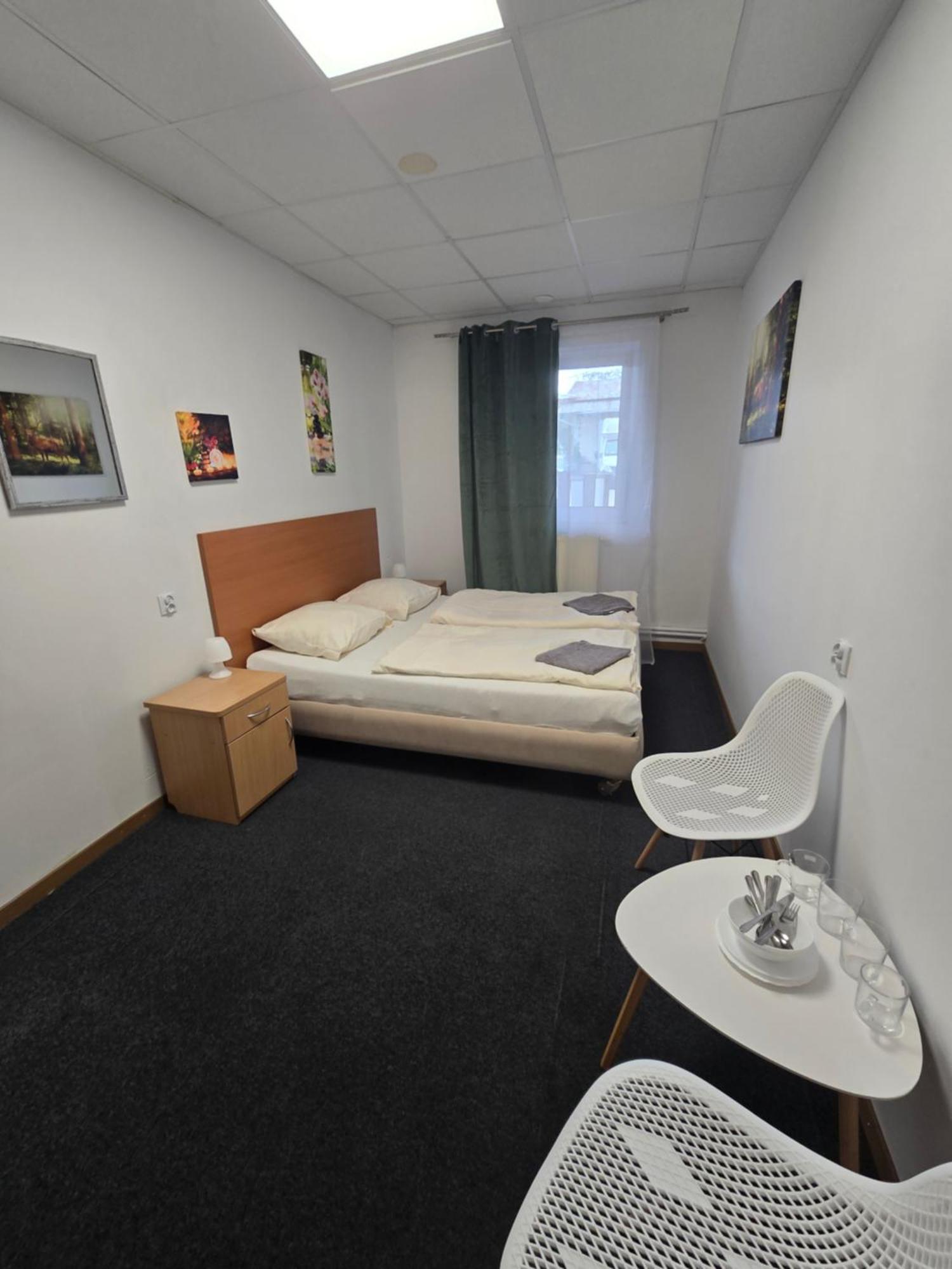 Hostel Krosnienska 12 Zielona Góra Eksteriør bilde